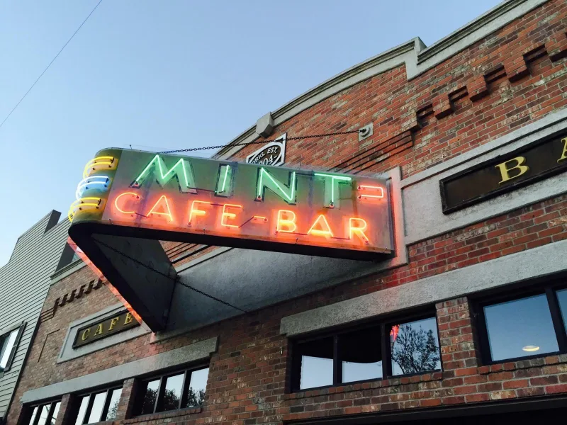 Mint bar banner