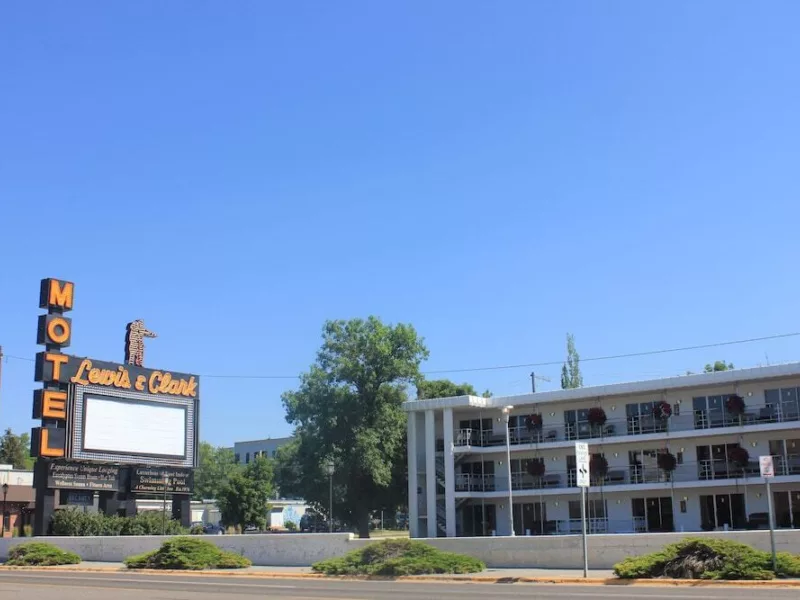 1754073175 688d08575f624