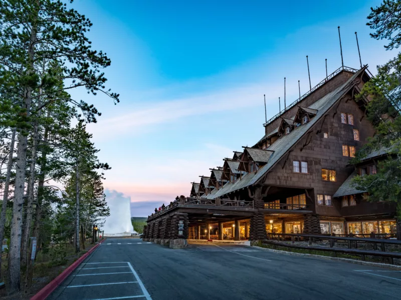 Ynp old faithful inn ext1