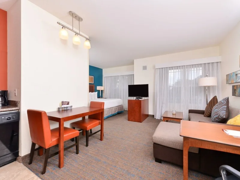 Studio King Living Area 2023 12 13 184126 qgwc