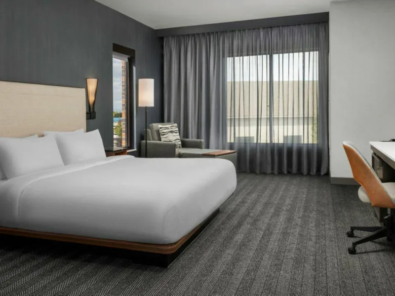 Cy bzncy ada king room 25883 Wide Hor