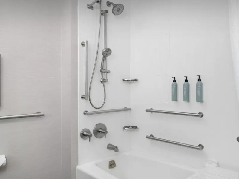Cy bzncy bathtub ada rooms 23721 Wide Hor