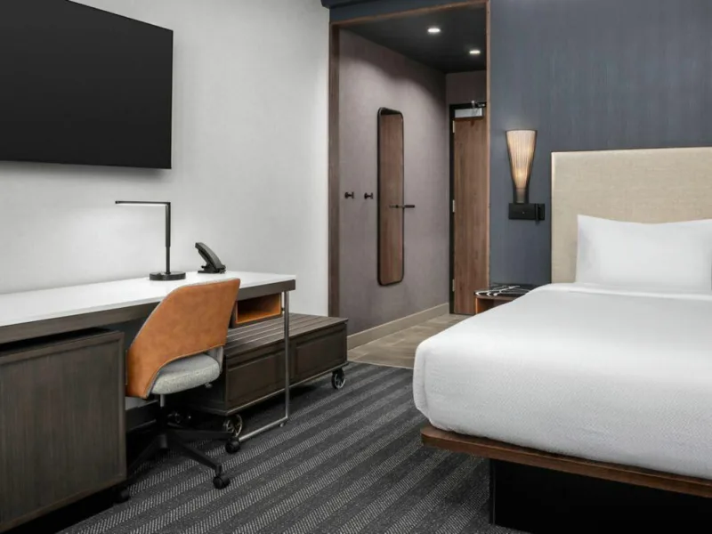 Cy bzncy king room 13019 Wide Hor