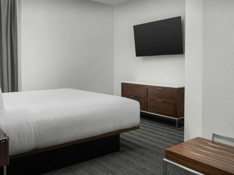 Cy bzncy king suite with bedroom 28751 Wide Hor