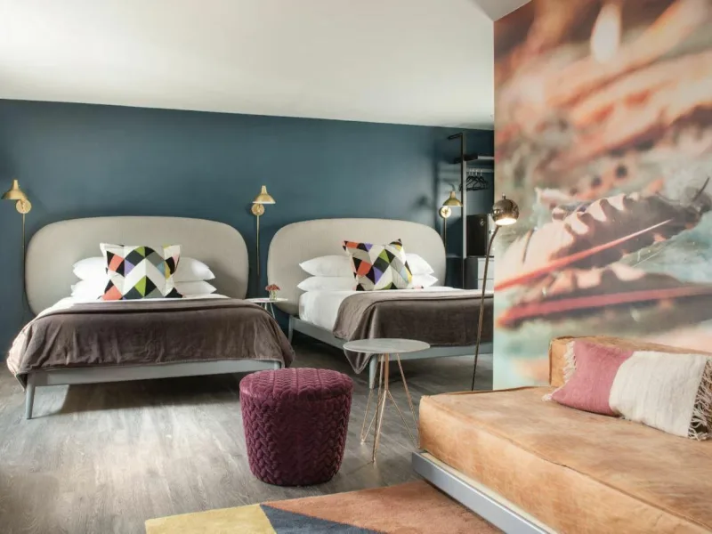 Double queen suite