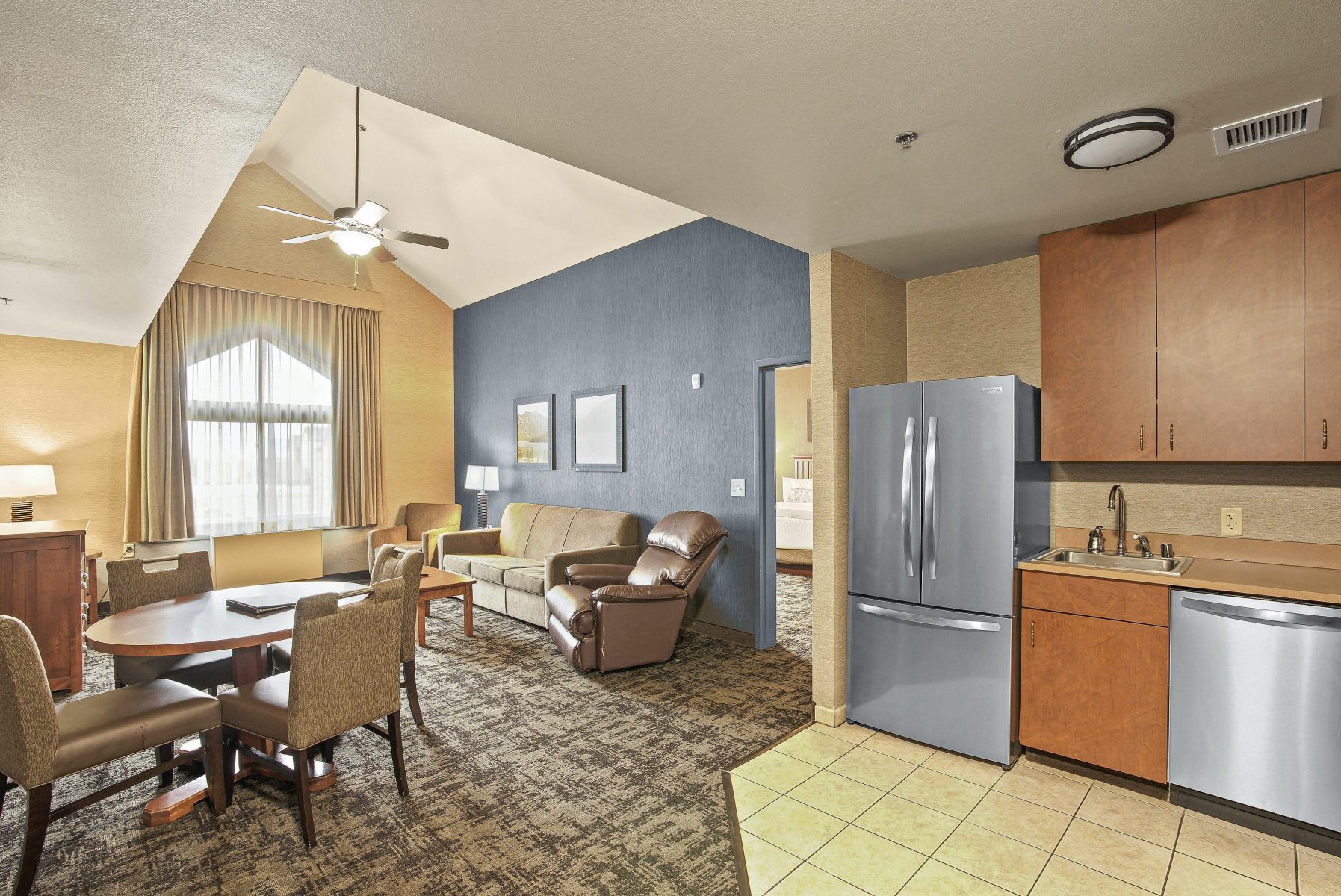 King Apartment Suite 2023 12 19 174233 zemj